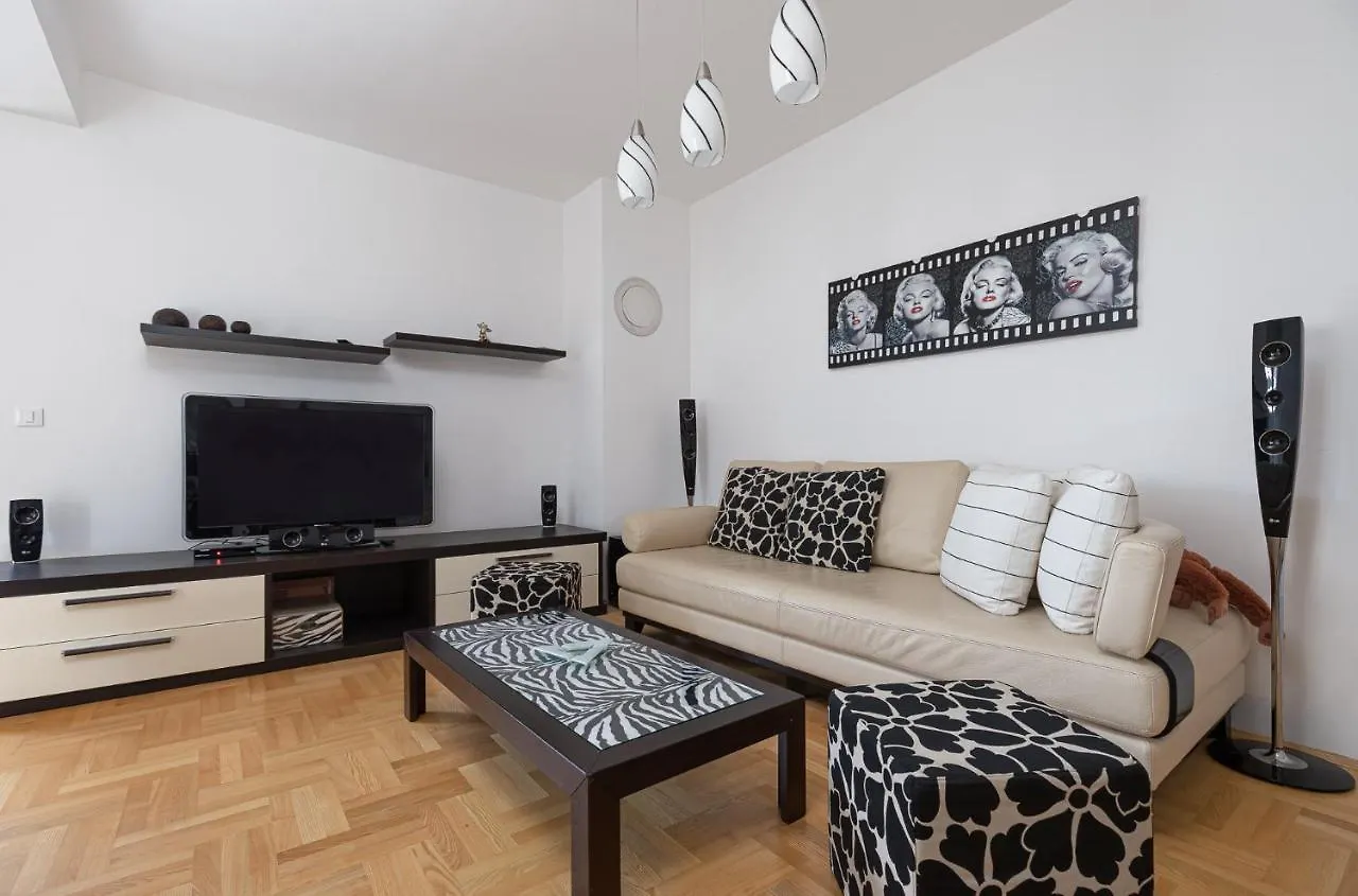 Nice Apartment Dana With Garden & Grill Poreč
