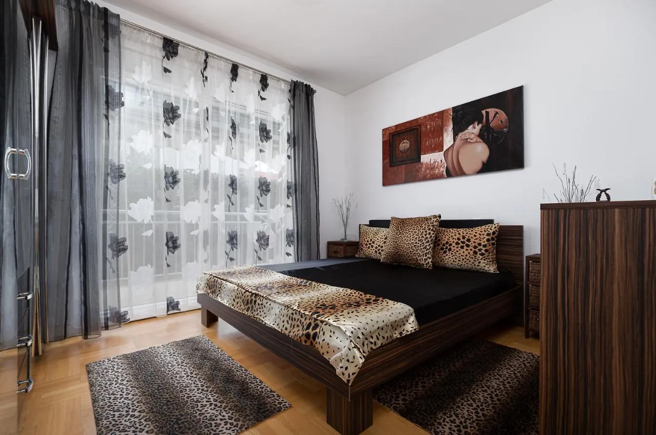 Nice Apartment Dana With Garden & Grill Poreč