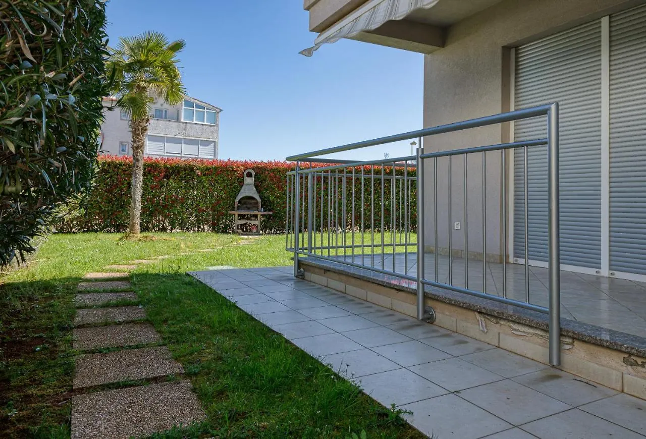 Nice Apartment Dana With Garden & Grill Poreč